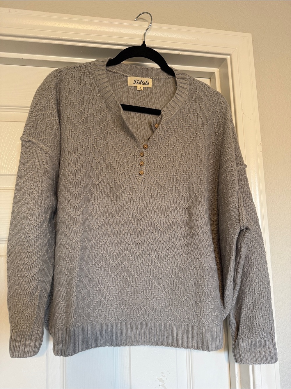 Listicle Ladies Light Gray V‑Neck Henley Sweater